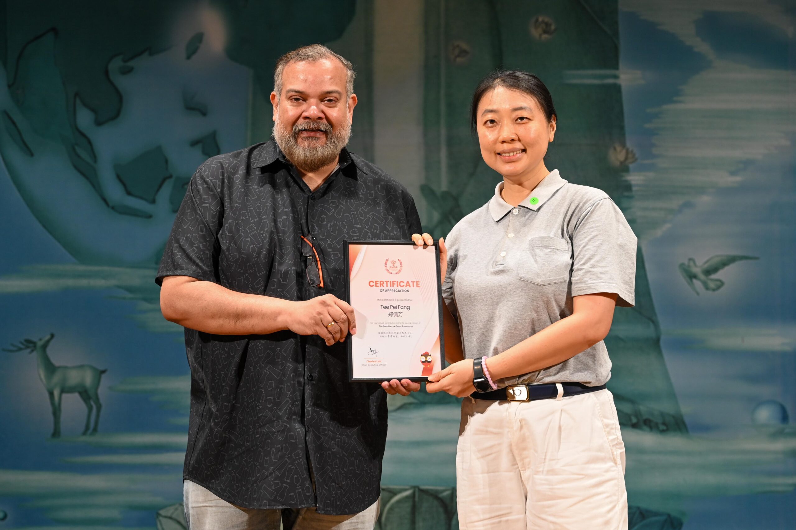 Mr Ravindran (left), on behalf of BMDP, presented certificates of recognition to partners and Tzu Chi volunteers who have long supported bone marrow donation outreach.